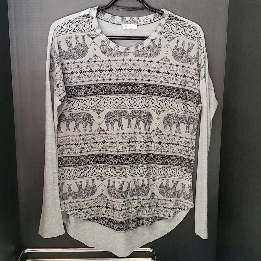Ardene Long Sleeve Elephant Scoop Bottom Top - Size Small - Picture 2 of 10